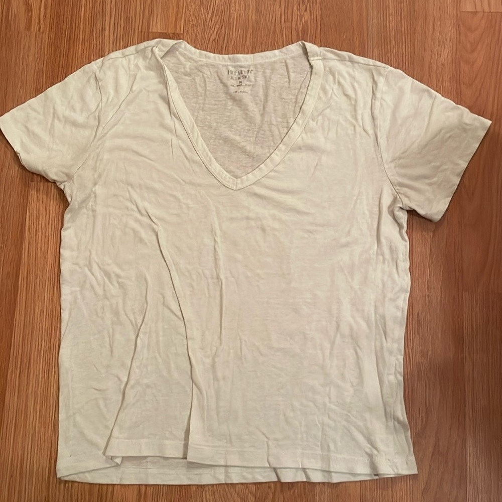 White medium mom tee